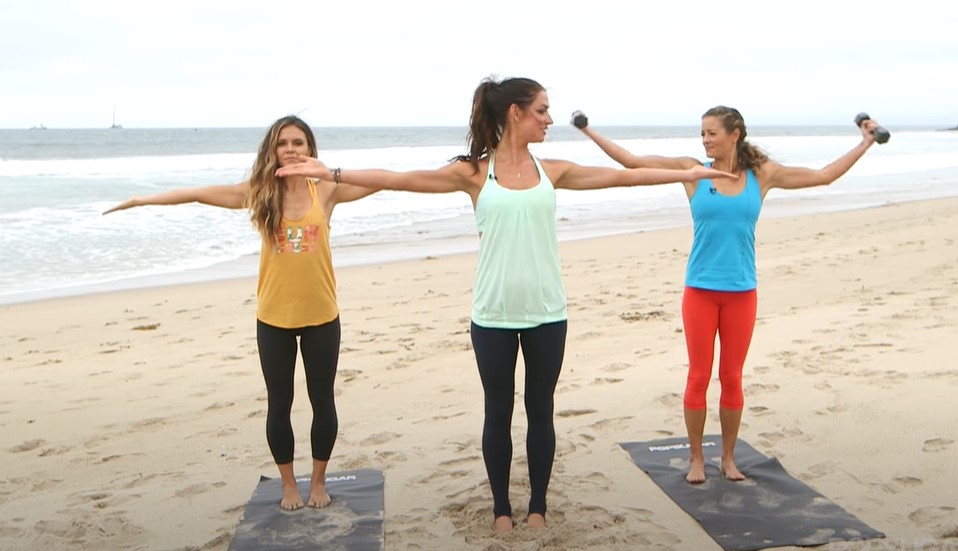 Πέντε εύκολες ασκήσεις για να γυμναστείς στην παραλία! (video)