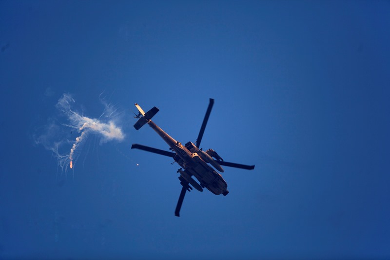 Ισραηλινά ελικόπτερα βομβάρδισαν θέσεις των συριακών ένοπλων δυνάμεων – τουλάχιστον δύο τραυματίες