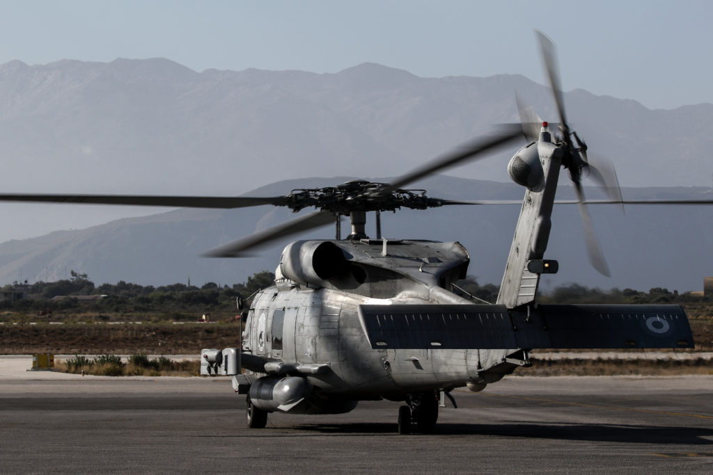 Όχι ένα αλλά τρία ελικόπτερα χρησιμοποιήθηκαν για το ταξίδι του πρωθυπουργού στην Αντίπαρο