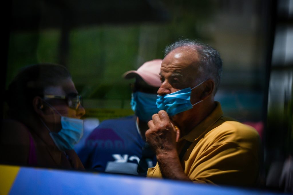 Μεγάλη αύξηση κρουσμάτων κορονοϊού: 52 σε μία ημέρα, 14 στην Αττική – Πού είναι υποχρεωτική η μάσκα