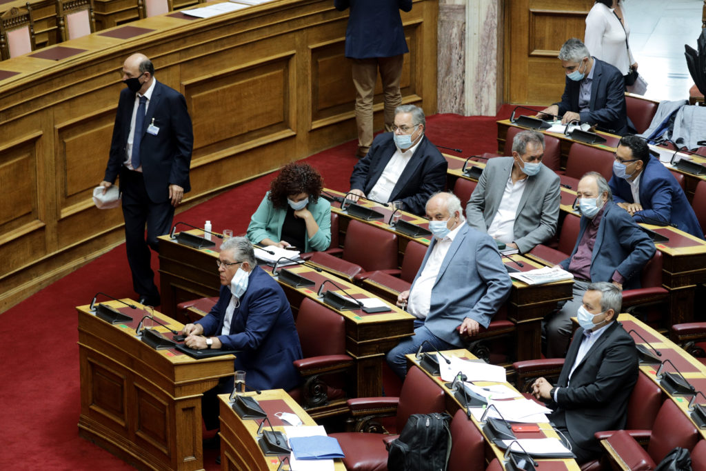 Βουλή: Συζήτηση για το φορολογικό νομοσχέδιο – Παρέμβαση Μητσοτάκη και Τσίπρα (LIVE)