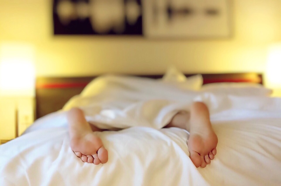 Tα οφέλη του ύπνου στο τρέξιμο και 10 tips για να κοιμάστε καλύτερα