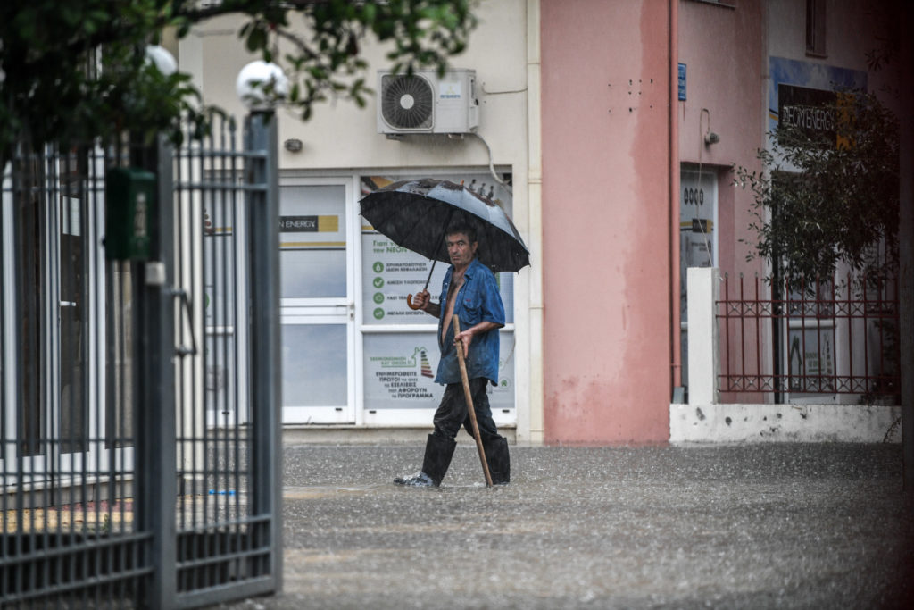 Η κακοκαιρία «Θάλεια» έπληξε τη Βόρεια Ελλάδα – Πλημμύρες, διακοπές ρεύματος, πτώση δέντρων (Video)