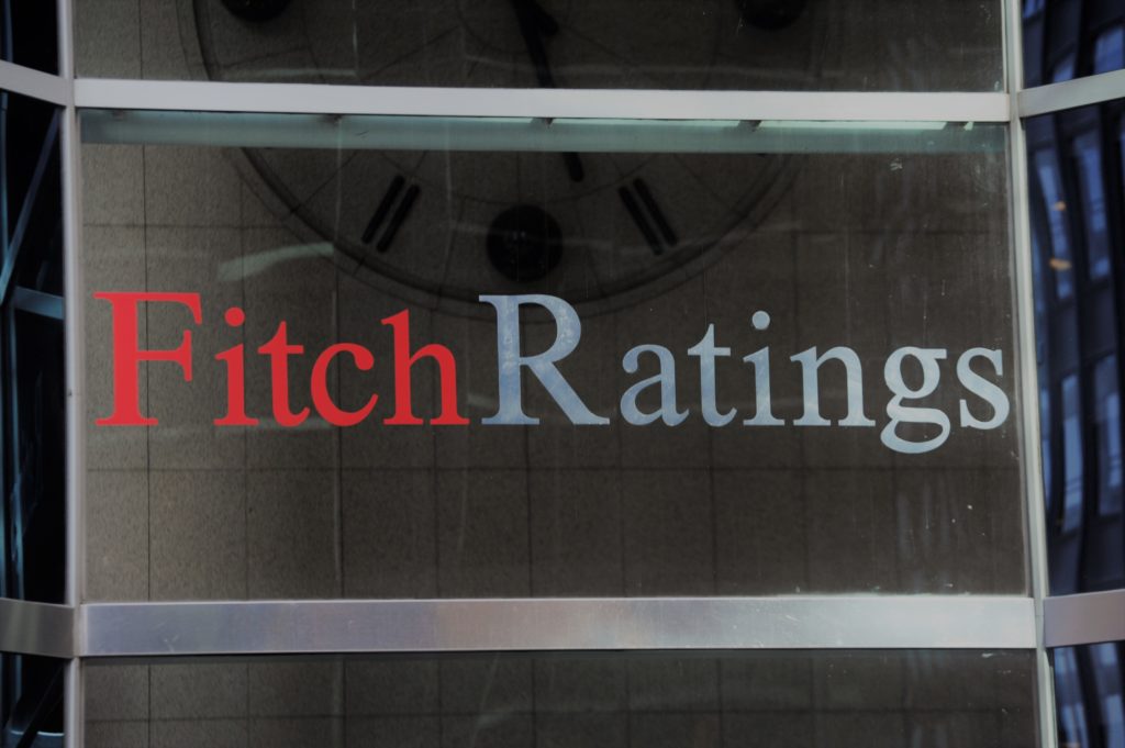 Fitch: «Αρνητική» από «Σταθερή» η προοπτική της αμερικανικής οικονομίας