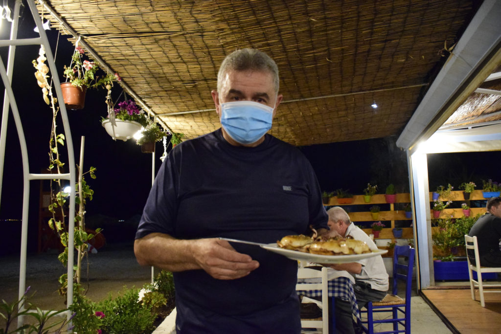 Koρονοϊος-Bόλος: Θετικοί βρέθηκαν 4 συνάδελφοι του 25χρονου σεφ