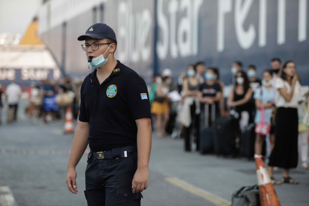 Κορονοϊός-Ελεγχοι: Τρεις συλλήψεις στη Μύκονο, “βροχή” τα πρόστιμα για μάσκες στα λιμάνια