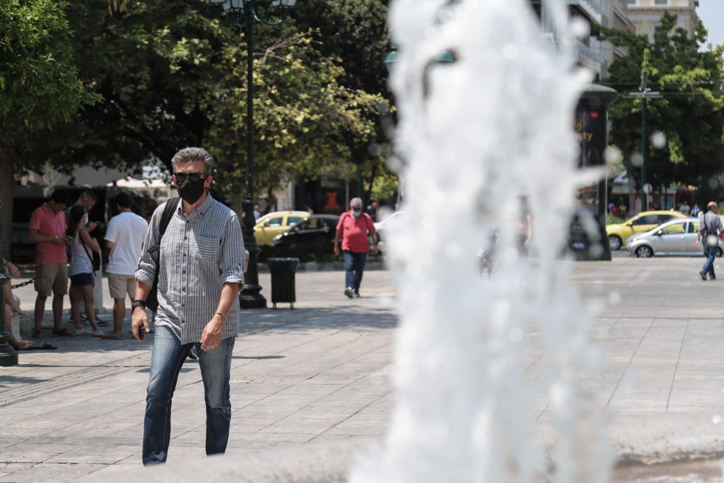 Έντονη ανησυχία για το άλμα κρουσμάτων κορονοϊού – Στο μικροσκόπιο η συμπεριφορά των νέων