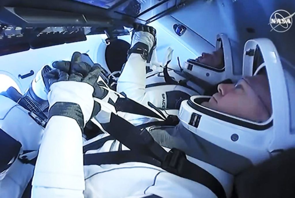 ΗΠΑ: Επιτυχημένη επιστροφή στη Γη δύο αστροναυτών με την κάψουλα της Space-X (Video)
