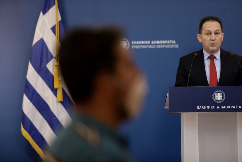 Έντονη φημολογία για ανασχηματισμό – Τι είπε ο Πέτσας