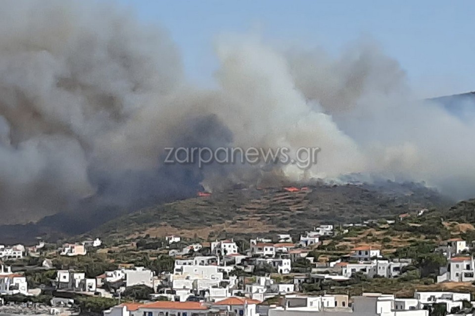 Μεγάλη φωτιά στην περιοχή της Αγίας Πελαγίας στα Κύθηρα (Photos – Video)