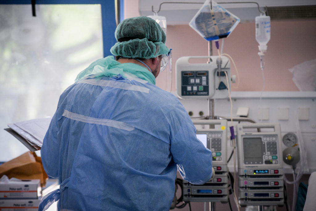 Κορονοϊός: 16 άτομα νοσηλεύονται στο νοσοκομείο Λάρισας – Ανοίγουν νέες κλίνες