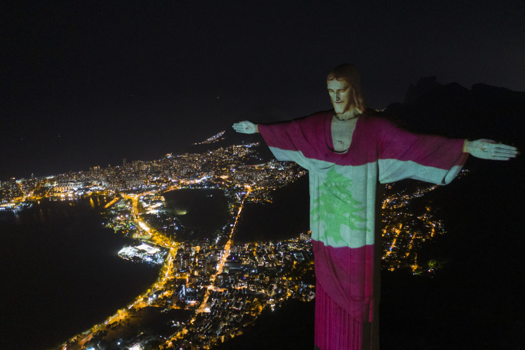 Βραζιλία: Φώτισαν το άγαλμα του Ιησού με τη σημαία του Λιβάνου (Video – Photos)