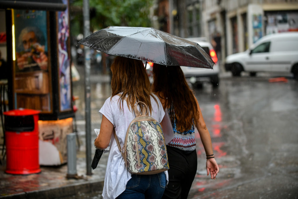 Καιρός: Υποχωρεί από την Κυριακή η «Θάλεια» – Βροχές το Σάββατο και στην Αττική