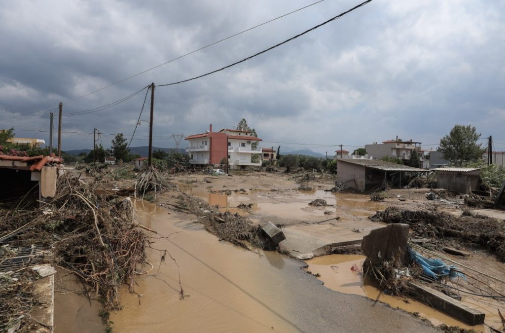 Εύβοια: Τρεις νεκροί από τις πλημμύρες – Μεταξύ αυτών βρέφος 8 μηνών – Σε εξέλιξη οι επιχειρήσεις διάσωσης (Photos & Videos)