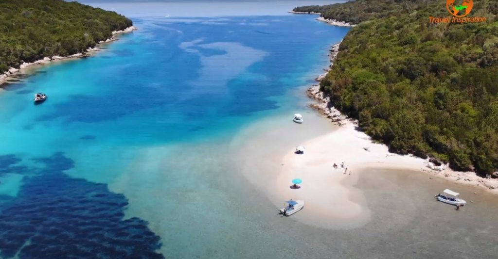 Μια βουτιά στην πιο διάσημη πισίνα του Ιονίου (Video)