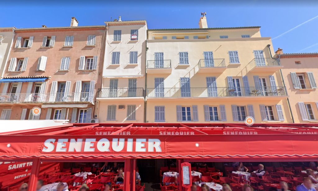 Γαλλία-κορονοϊός: Το εμβληματικό καφέ «Sénéquier» του Σεν-Τροπέ έκλεισε μετά από δύο κρούσματα