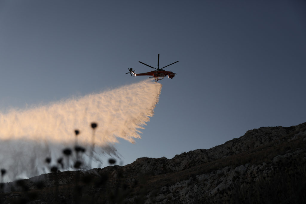 Χανιά: Συνεχίζεται η μάχη με τις φλόγες στον δήμο Καντάνου – Σελίνου