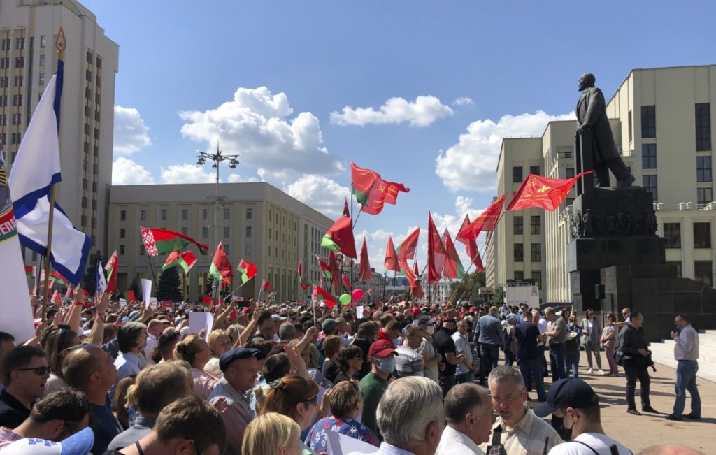 Λευκορωσία: «Πυρετός» διαδηλώσεων στο Μίνσκ από κυβερνητικούς και αντιπολίτευση