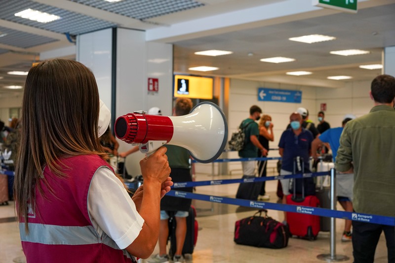 Ιταλία: Η κυβέρνηση απαγορεύει τον χορό σε κλαμπ, ξενοδοχεία και παραλίες