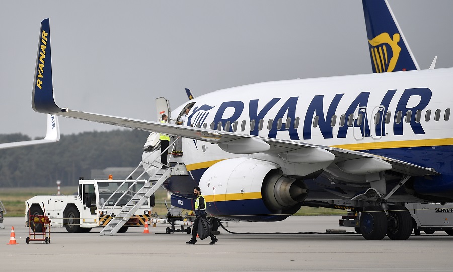 Η Ryanair κλείνει τη βάση της στην Αθήνα για τον χειμώνα