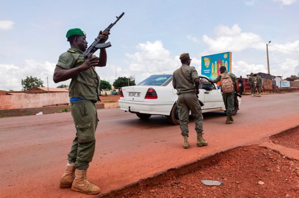 Σε κατάσταση αναβρασμού το Μάλι: Στρατιώτες συνέλαβαν τον πρόεδρο και τον πρωθυπουργό (Videos)