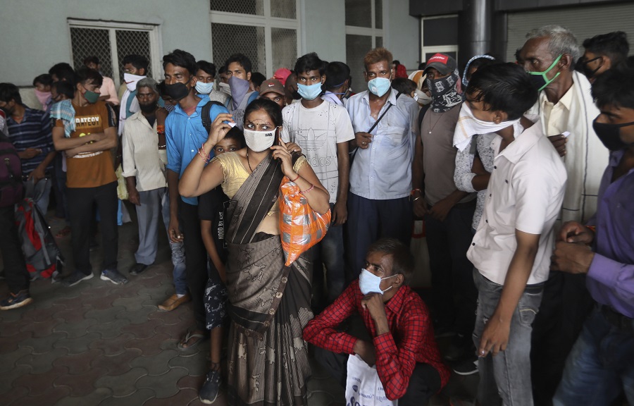 Καλπάζει ο κορονοϊός στην Ινδία – Ρεκόρ 69.652 κρουσμάτων και σχεδόν 1.000 θάνατοι σε 24 ώρες