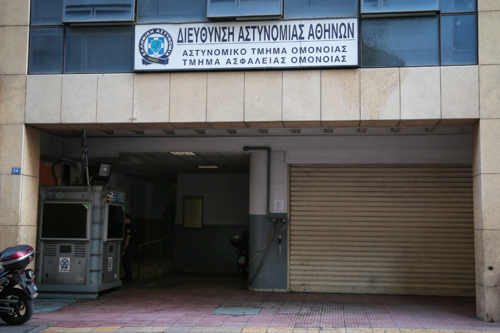 Θετικοί στον κορονοϊό έξι αστυνομικοί από το ΑΤ Ομόνοιας