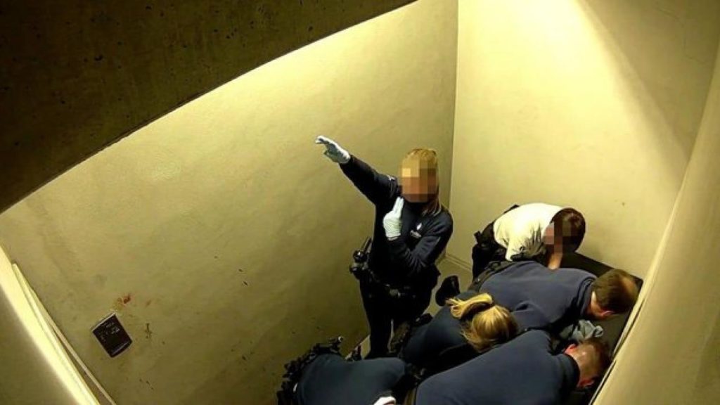 Βέλγιο: Σοκ από βίντεο σύλληψης επιβάτη σε αεροδρόμιο το 2018 – Αστυνομικός χαιρέτισε ναζιστικά