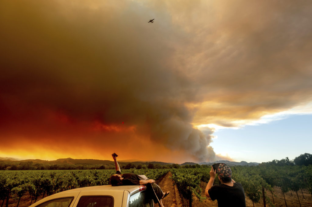 Καλιφόρνια: Μαίνονται οι χειρότερες πυρκαγιές στην ιστορία τις πολιτείας (Videos)
