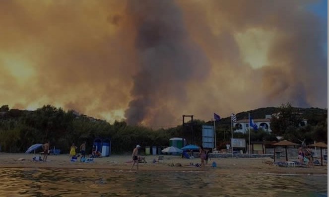 Λακωνία: Σε διάσπαρτες εστίες η μεγάλη πυρκαγιά στη Μάνη