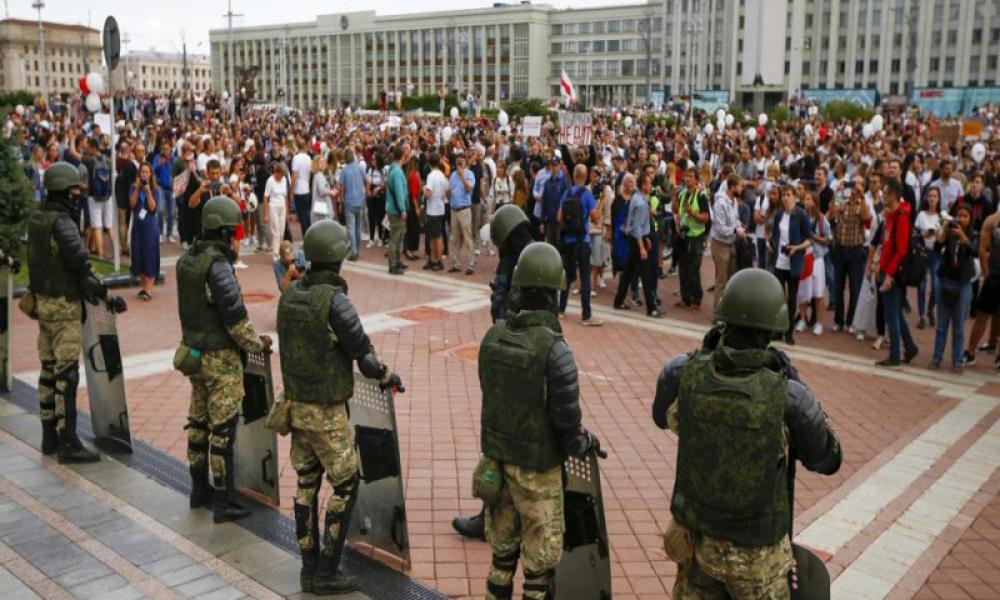 Λευκορωσία: Ο στρατός ανέλαβε την φύλαξη ιστορικών μνημείων – Χιλιάδες διαδηλωτές στους δρόμους (Photos+Video)