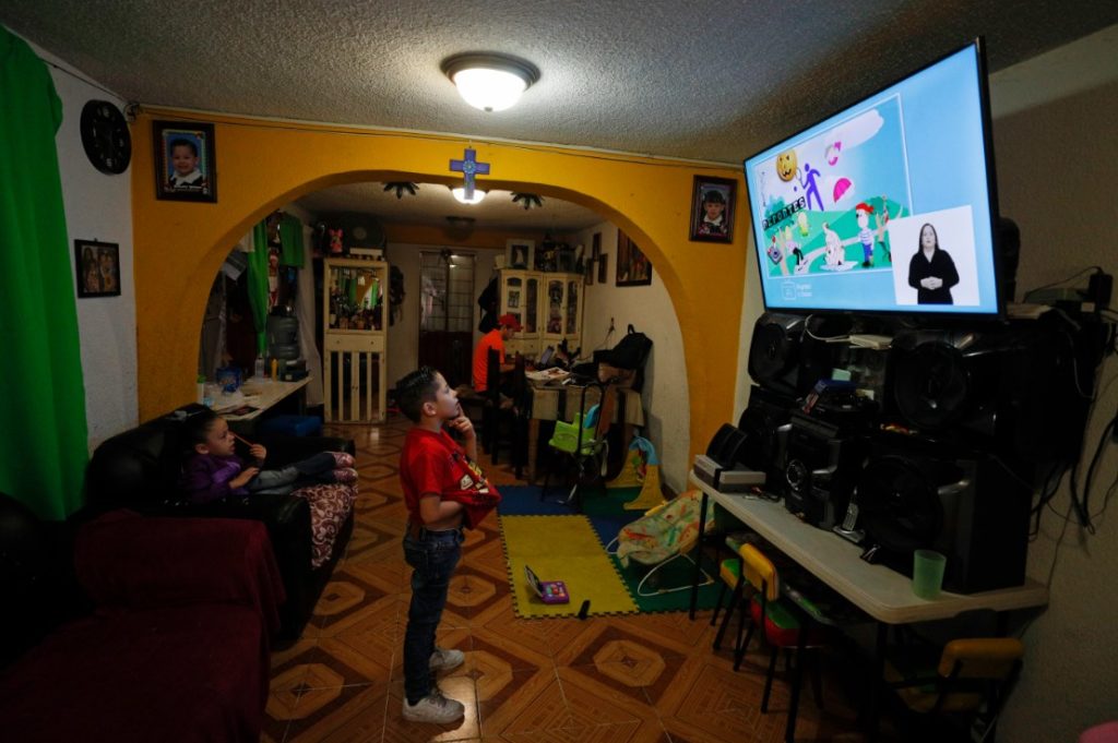 Μεξικό: Επανέναρξη μαθημάτων μέσω τηλεόρασης για 30 εκατομμύρια παιδιά