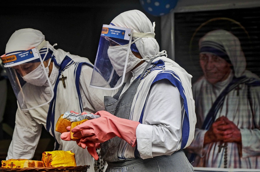 Στο κόκκινο τα κρούσματα στην Ινδία μετά το νέο ρεκόρ των 75.760 σε ένα 24ωρο