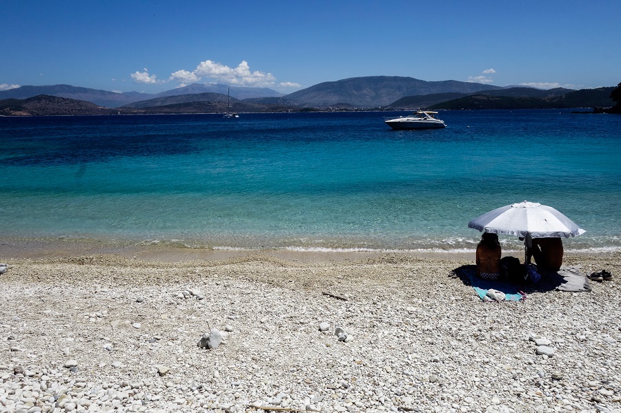 Με άνοδο θερμοκρασίας και τοπικές νεφώσεις ο καιρός την Παρασκευή