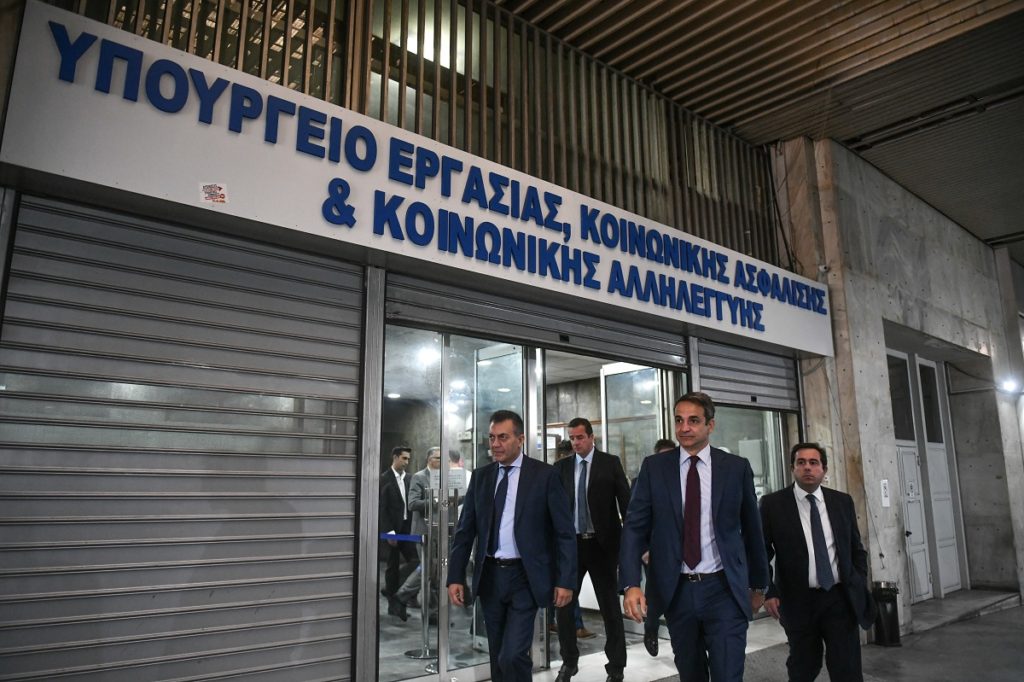 Αχτσιόγλου: Η κυβέρνηση του κ. Μητσοτάκη οδηγεί με μαθηματική ακρίβεια στη φτωχοποίηση τους εργαζόμενους