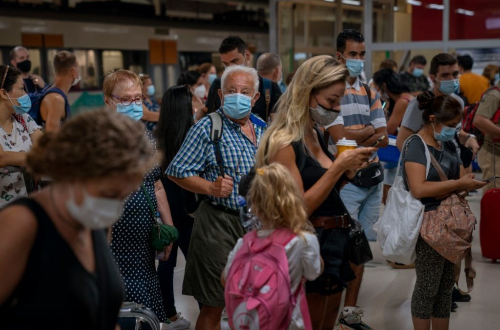 Η Ισπανία ανακοίνωσε πάνω από 3.800 νέα κρούσματα κορονοϊού