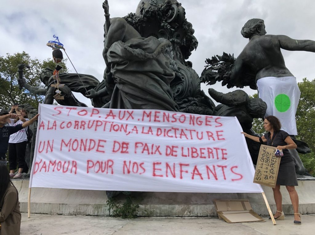 Γαλλία: Πήγαν σε διαμαρτυρία κατά της μάσκας αλλά έφυγαν με πρόστιμο 135 ευρώ επειδή δεν την… φορούσαν