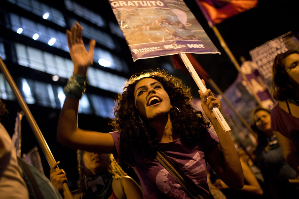 Η Βραζιλία του Μπολσονάρου  δυσκολεύει την πρόσβαση σε αμβλώσεις για γυναίκες θύματα βιασμού
