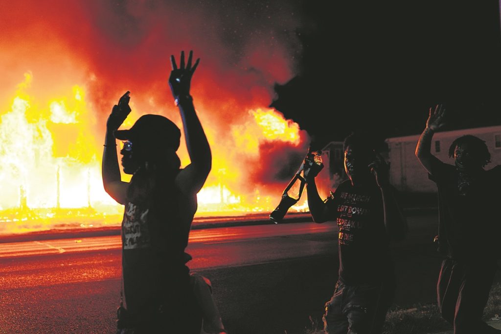 Δικαστικός κλοιός για τον Τραμπ