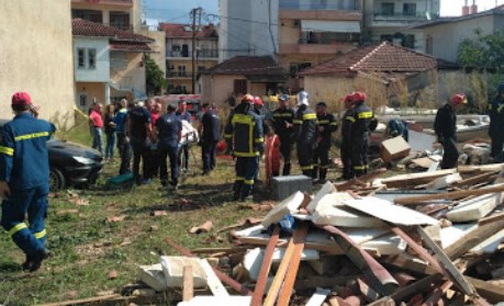 Ένας τραυματίας από ισχυρή έκρηξη και κατάρρευση μονοκατοικίας στα Γιάννενα (Photos)