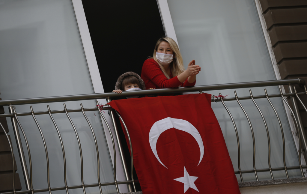 Τουρκία: «Υπό έλεγχο η κατάσταση», δηλώνει ο υπουργός Υγείας κι ενώ καταγράφηκαν 3.076 κρούσματα σε 24 ώρες
