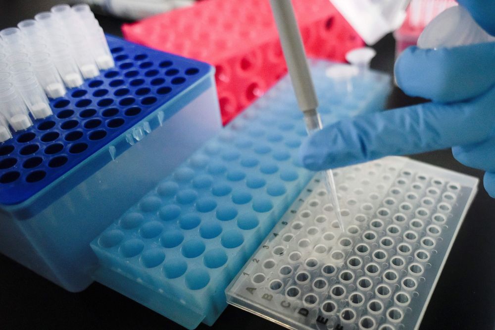 Ανατροπή: Η AstraZeneca αναστέλλει τις δοκιμές για το εμβόλιο κατά του κορονοϊού
