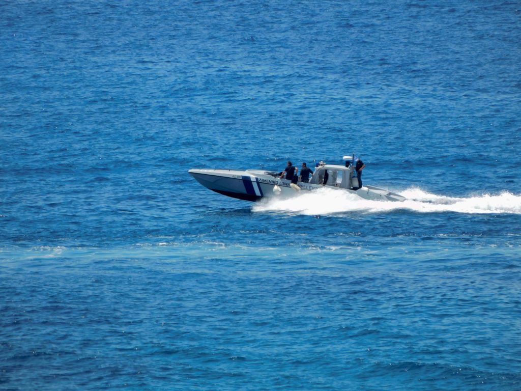 Πόρος: Βυθίστηκε ιστιοπλοϊκό σκάφος με δύο επιβαίνοντες λόγω εισροής υδάτων