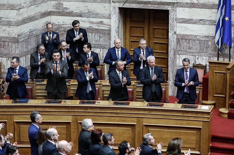 Βαφτίζουν ολημερίς το κρέας ψάρι