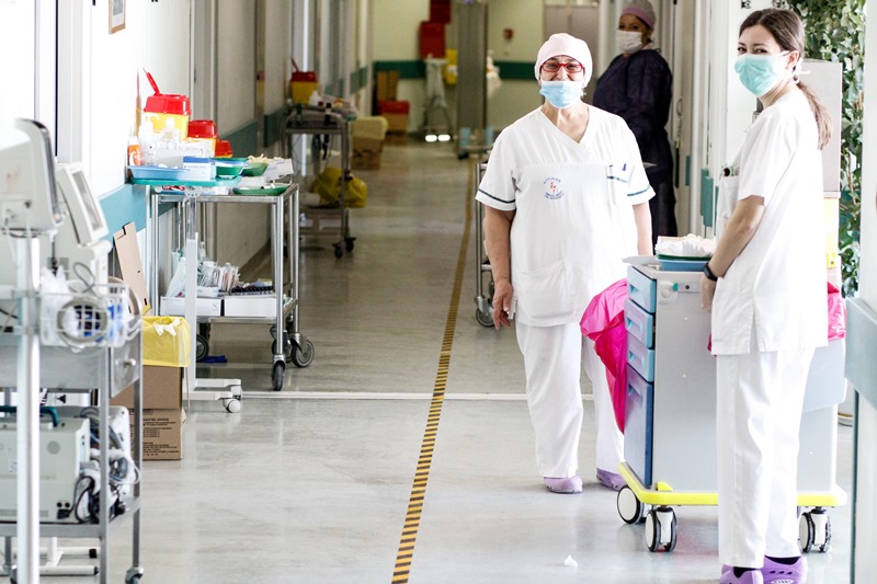 Νοσοκομείο Αττικόν: Δεν μπαίνουν σε καραντίνα νοσηλευτές λόγω έλλειψης προσωπικού