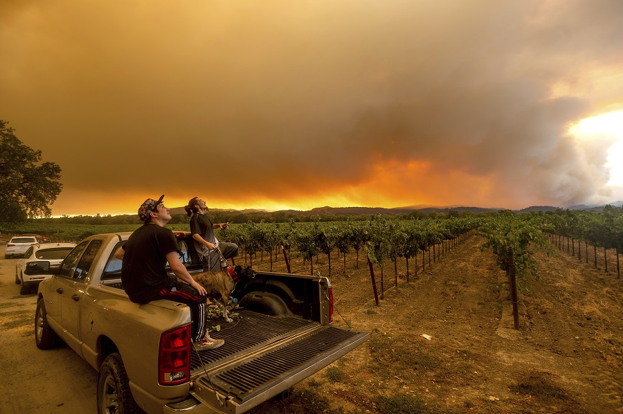 Καλιφόρνια: Στους 6 οι νεκροί και μαζικές εκκενώσεις περιοχών μετά τις καταστροφικές πυρκαγιές