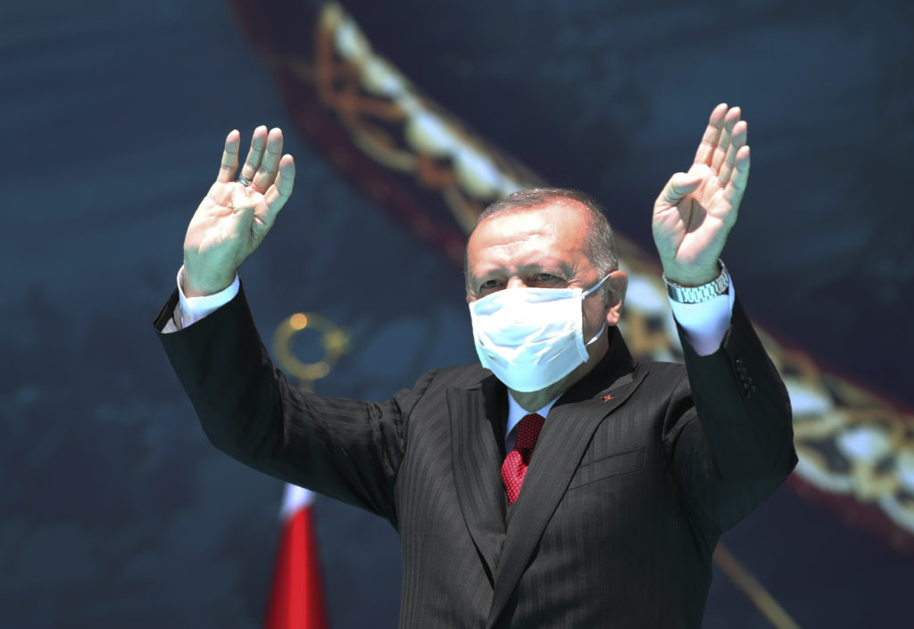 Αυστηρότερους νόμους για τους δικηγόρους που κατηγορούνται για διασυνδέσεις με την τρομοκρατία, θέλει ο Ερντογάν