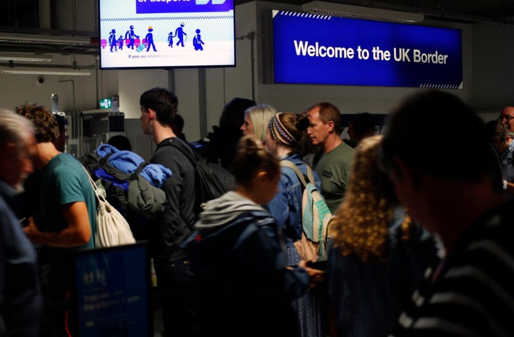 Καραντίνα στους ταξιδιώτες από την Ελλάδα επιβάλλει η Σκωτία