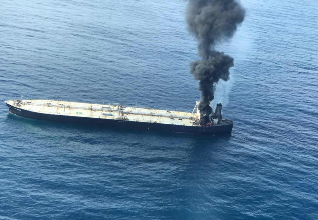 Ένας αγνοούμενος από φωτιά σε supertanker στη Σρι Λάνκα – Πέντε Έλληνες στα μέλη του πληρώματος (Photo)