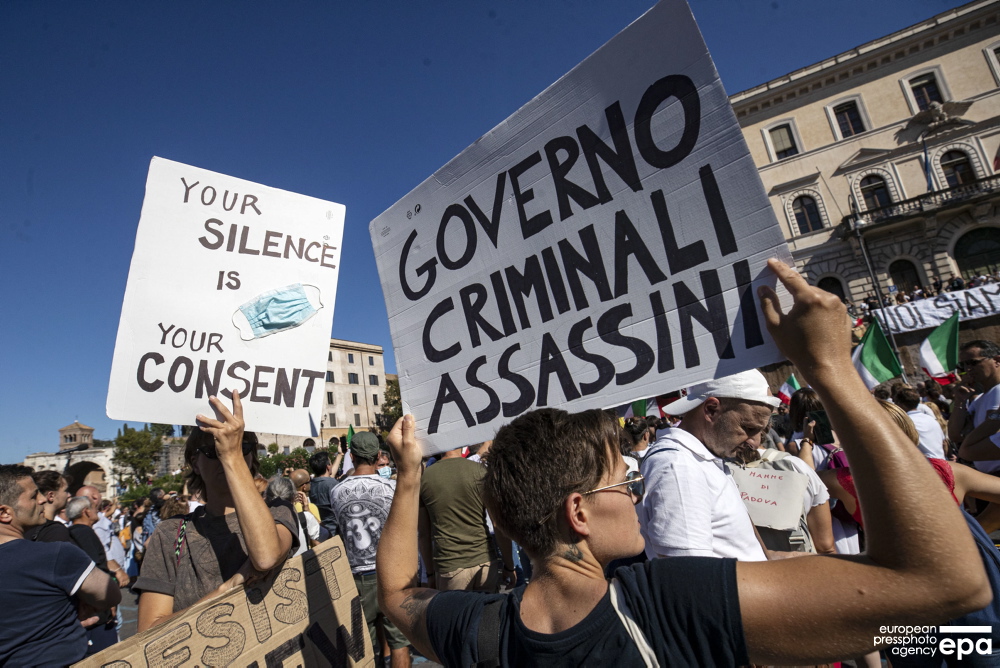 Κορονοϊός-Ιταλία: Mετρά ξανά δεκάδες νεκρούς αλλά η Άκρα Δεξιά κάνει πορείες κατά των μασκών (Video)
